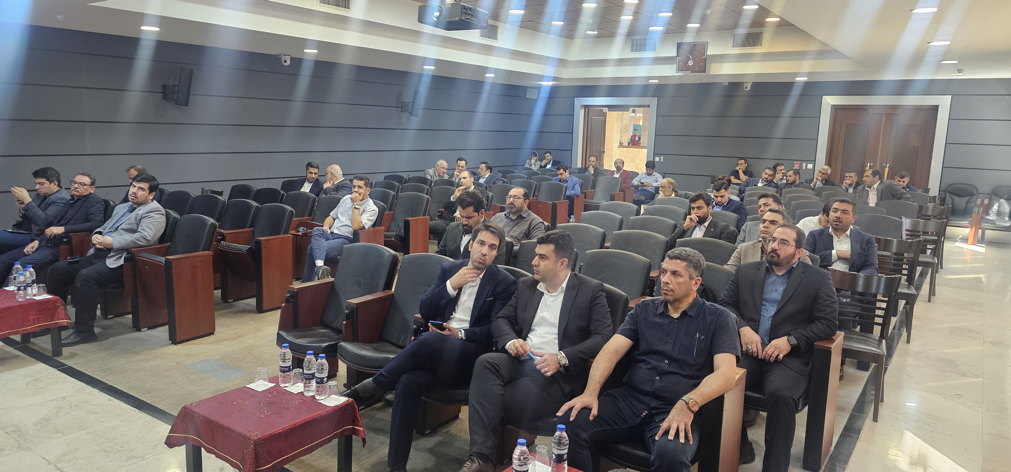 انعقاد دو قرارداد سرمایهگذاری به ارزش ۱۳۸۰ میلیارد ریال در رویداد ارائه طرحهای فناورانه و سرمایهپذیر کشور در Kish Invex 2025